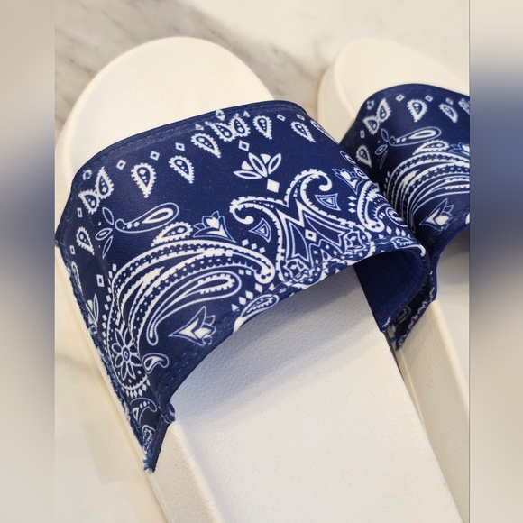 AE Bandana Slides - Picture 3 of 4